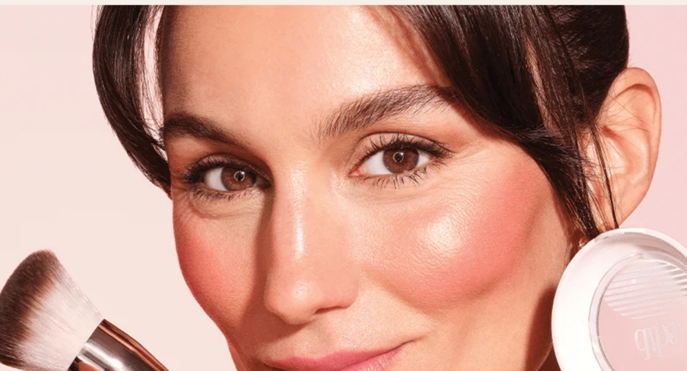 Dual-Blend Coral & Gold Blush Compact — Coral + Gold - Picture 4 of 9